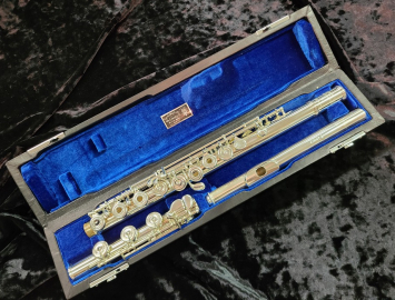 Lightly Used Haynes Q1 Flute with Off-set G, Trill C#, Split-E, Sterling Headjoint, Serial #6979