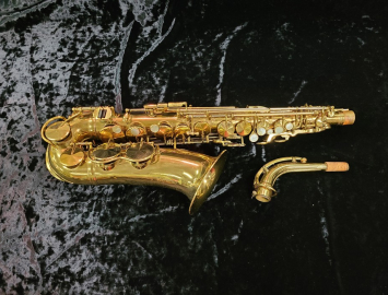 1940s Vintage King Zephyr Alto Saxophone in Gold Lacquer #273624